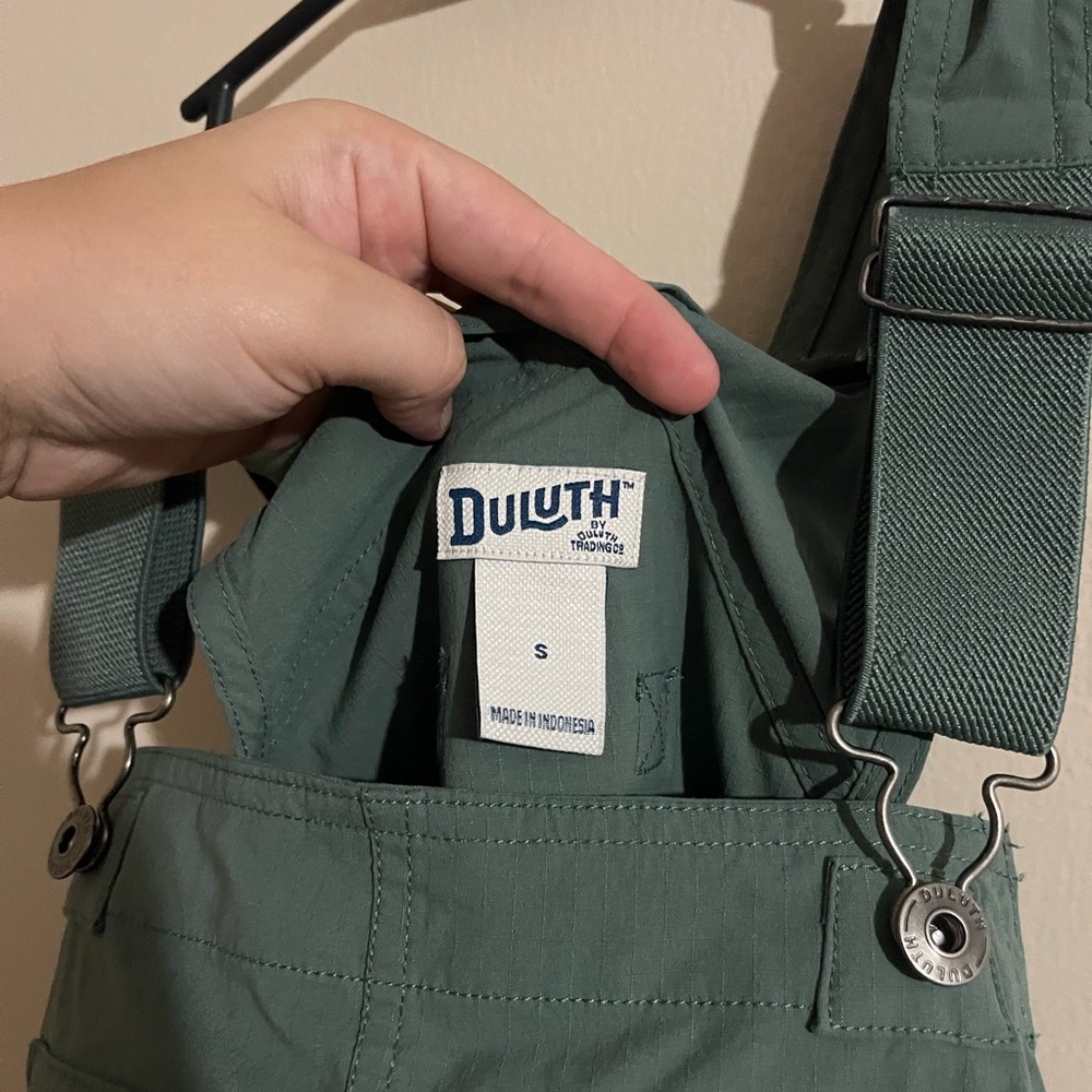 Duluth Trading Co Gardening Shortall Overalls Small NWT - Picture 3 of 3